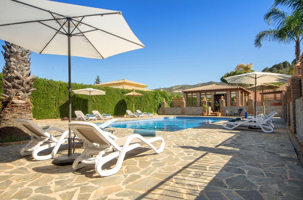 Villa Conmigo Bed & Breakfast Алаурін-де-ла-Торре Екстер'єр фото