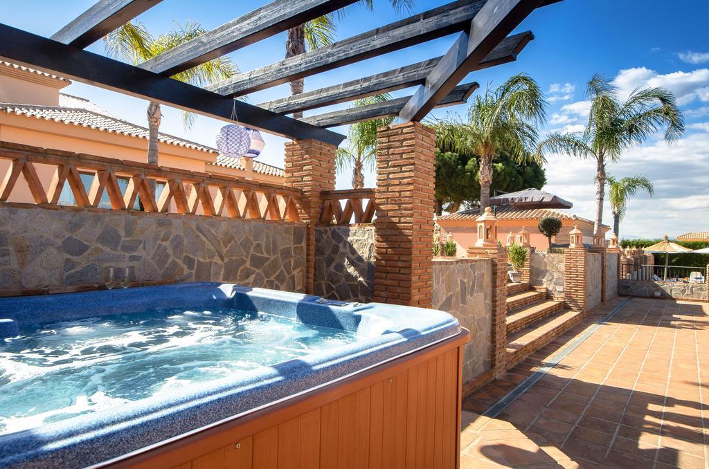 Villa Conmigo Bed & Breakfast Алаурін-де-ла-Торре Екстер'єр фото