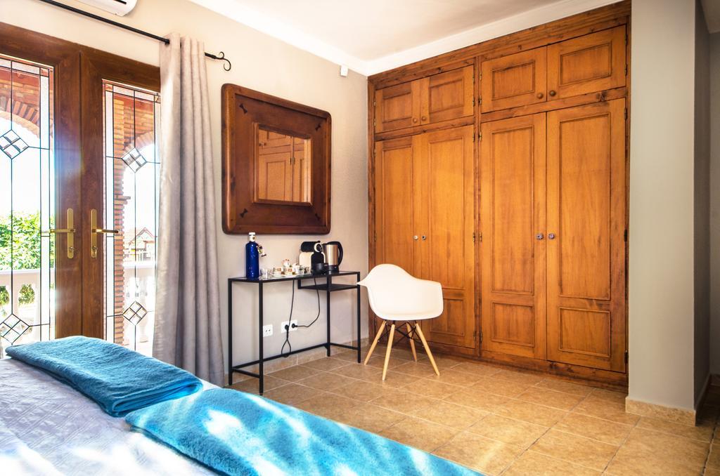 Villa Conmigo Bed & Breakfast Алаурін-де-ла-Торре Екстер'єр фото