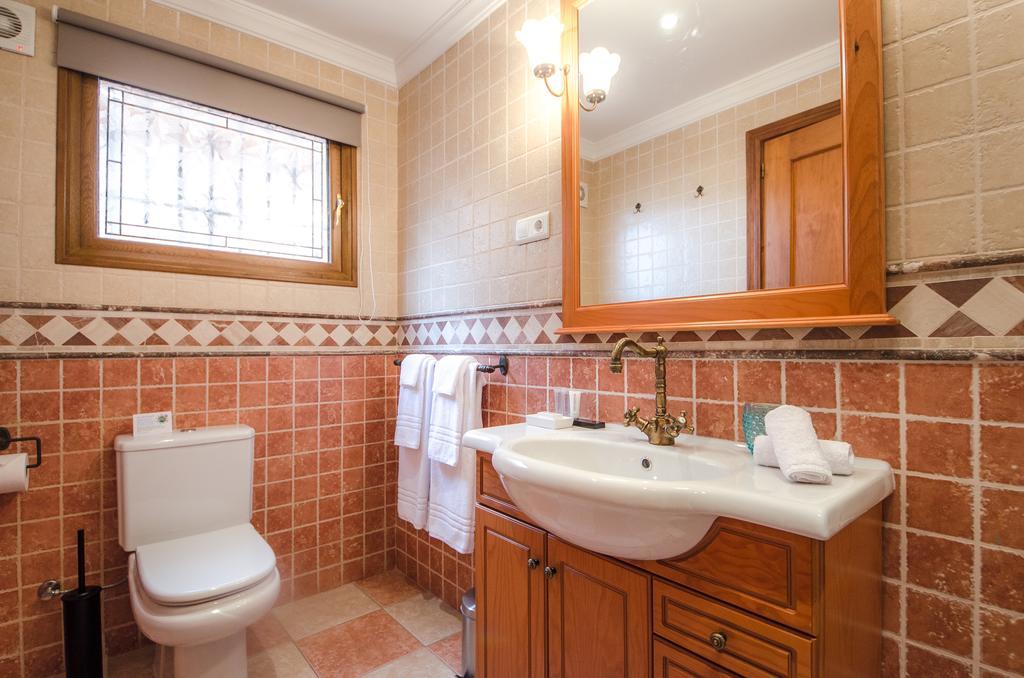 Villa Conmigo Bed & Breakfast Алаурін-де-ла-Торре Екстер'єр фото