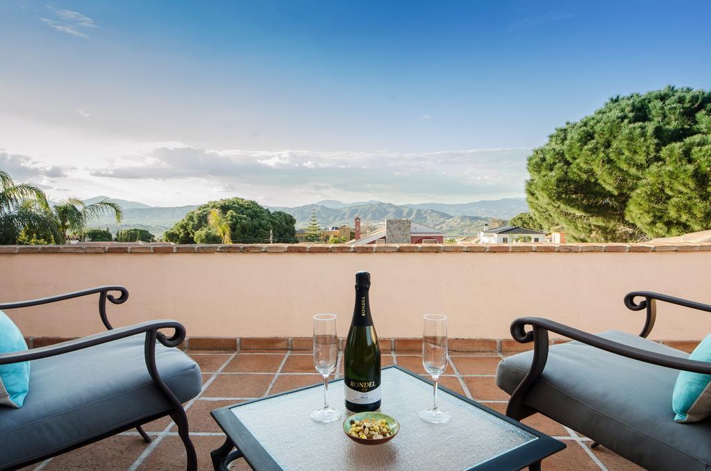 Villa Conmigo Bed & Breakfast Алаурін-де-ла-Торре Екстер'єр фото